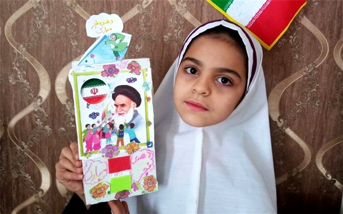 مسابقه مجازی کاردستی‌های انقلابی در دبستان حضرت زهرا(س) یک  رودهن برگزار شد