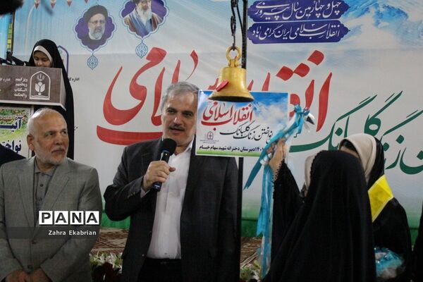 اجرای مراسم دهه فجر انقلاب اسلامی در مدارس بوشهر