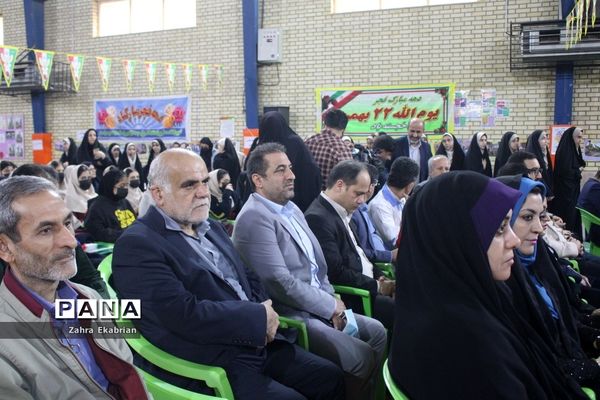 اجرای مراسم دهه فجر انقلاب اسلامی در مدارس بوشهر