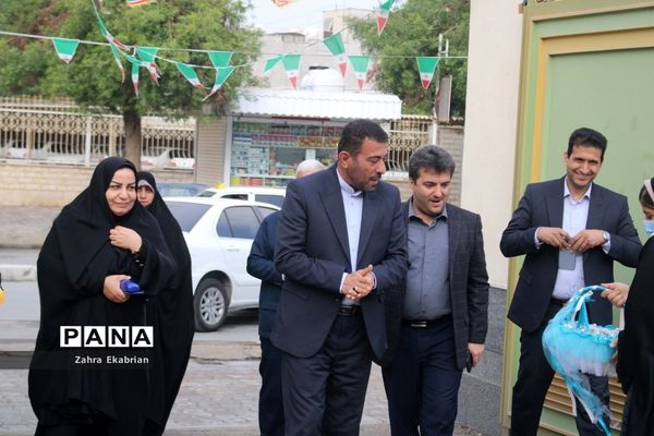 اجرای مراسم دهه فجر انقلاب اسلامی در مدارس بوشهر