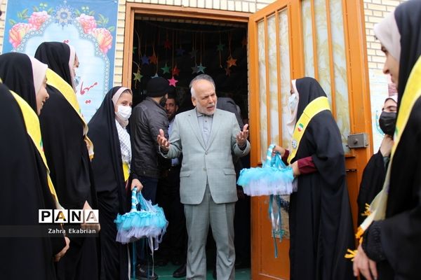 اجرای مراسم دهه فجر انقلاب اسلامی در مدارس بوشهر