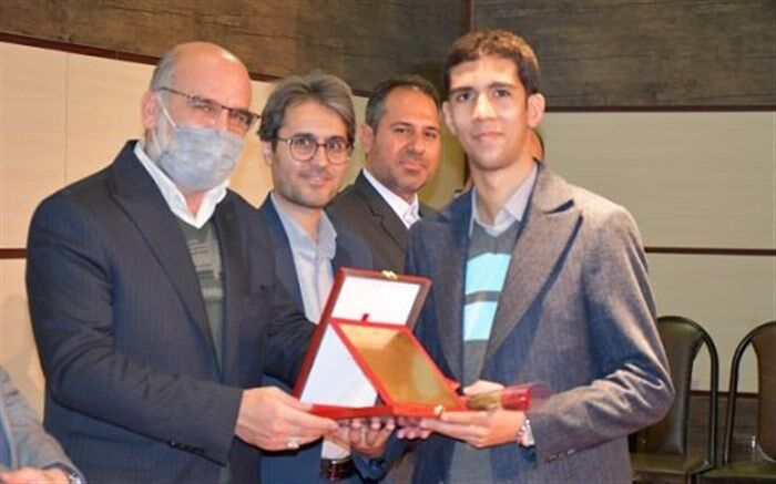 کسب ۱۹۴ رتبه زیر هزار توسط دانش‌آموز خراسان جنوبی
