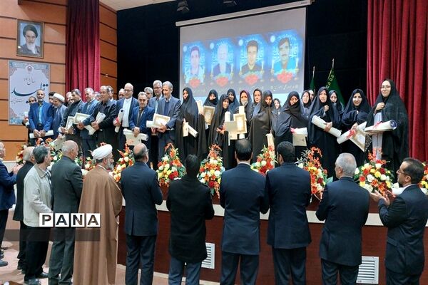 آیین تکریم و تجلیل از پیشکسوتان و فرهیختگان فرهنگی شهرستان طبس