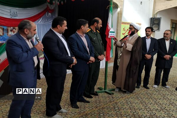 گرامیداشت دهه فجر در مدارس شهرستان مروست