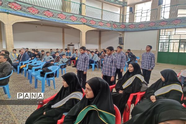 گرامیداشت دهه فجر در مدارس شهرستان مروست