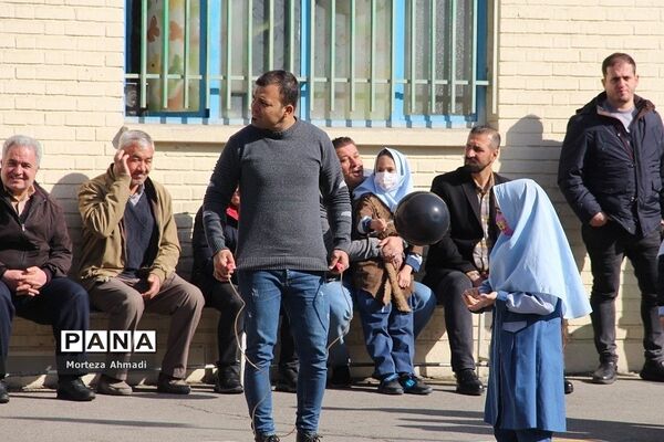 جشن پدر دختری دانش‌آموزان دبستان ام ابنین یک در شهرری