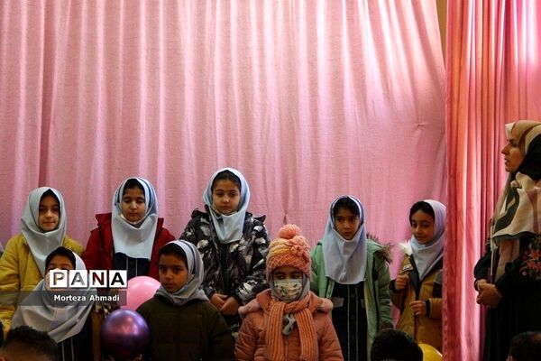 جشن پدر دختری دانش‌آموزان دبستان ام ابنین یک در شهرری