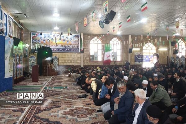 غبارروبی مزارشهدا و اجرای گروه سرود دانش‌آموزی در نمازجمعه فشافویه