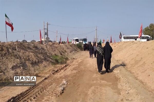 دانش‌آموزان قائمشهری در یادمان هفت تپه
