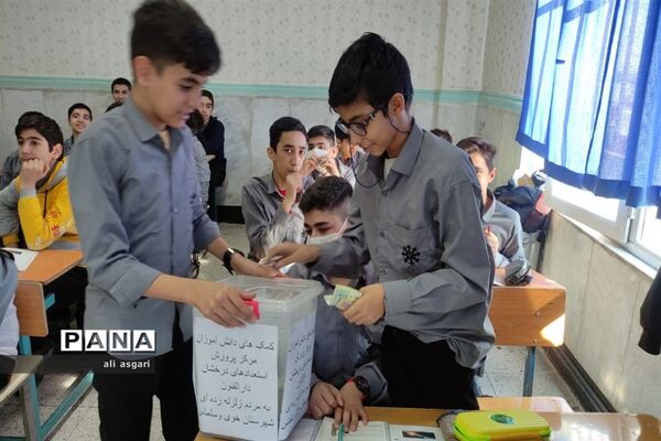 کمک به زلزله‌زدگان شهرستان خوی توسط دانش‌آموزان مدرسه دارالفنون شهریار