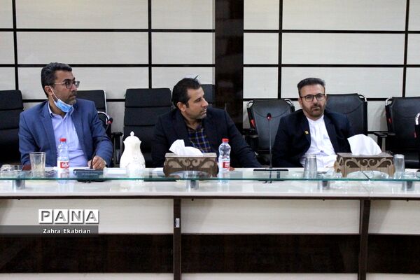 جلسه دبیرخانه استانی اولین دوره پویش کتابخوانی  هیس‌طوری در بوشهر