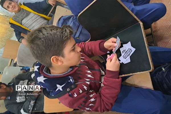 کار زیبای دانش‌آموزان آموزشگاه حر در روز میلاد امام علی ( ع)