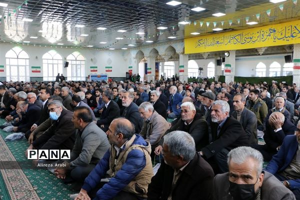 برگزاری نماز جمعه با حضور پرشور مردم کاشمر
