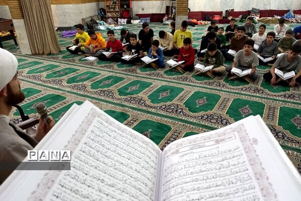 مراسم اعتکاف دانش‌آموزان پسر در رودهن