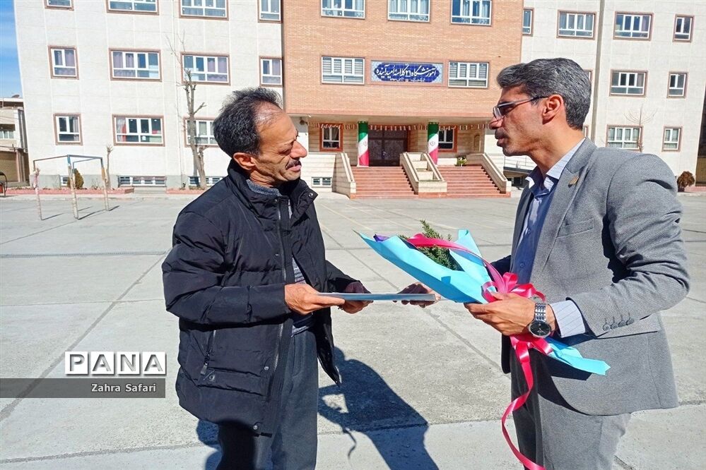 دیدار عیدانه با یکی از بهترین‌های مدرسه در رودهن