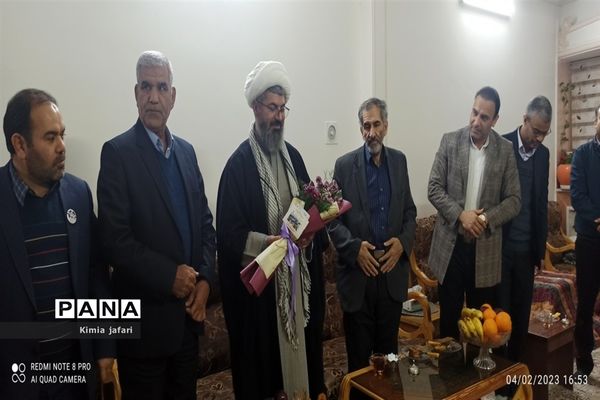 مراسم تجلیل از برادر و فرزند شهید امامی در کاشمر