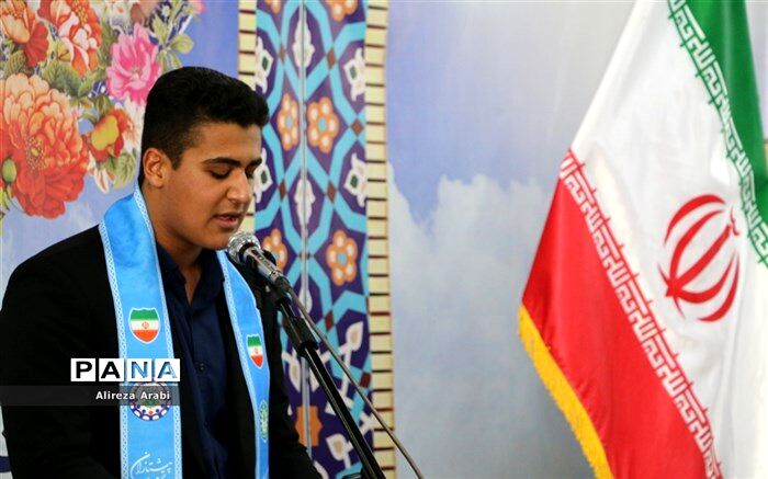دانش‌آموزان نقش بسزایی در ایجاد این انقلاب داشتند 