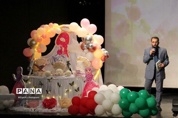 مراسم جشن عبادت دختران دانش‌آموز در فرهنگسرای خاوران