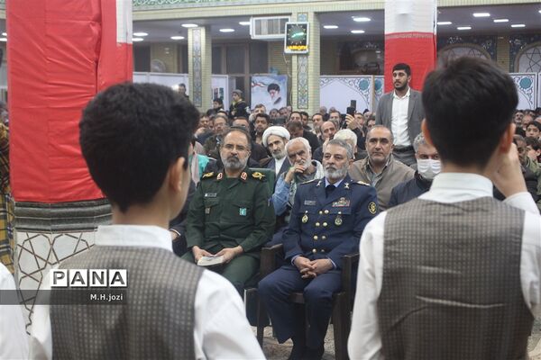 رونمایی از کتاب «امیر خط شکن» با حضور فرمانده‌کل ارتش در قم