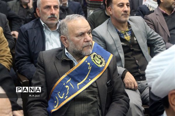 رونمایی از کتاب «امیر خط شکن» با حضور فرمانده‌کل ارتش در قم