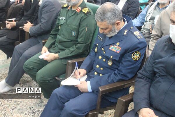 رونمایی از کتاب «امیر خط شکن» با حضور فرمانده‌کل ارتش در قم