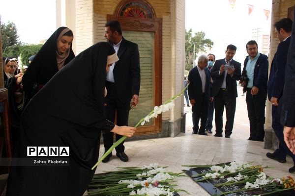 تجدید میثاق با شهدا در بوشهر