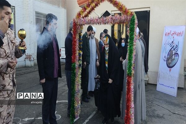 اعزام دانش‌آموزان دختر مدارس منطقه کهریزک به اردوی راهیان نور