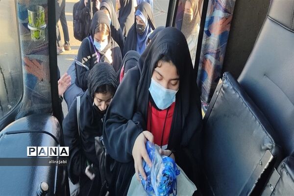 اعزام دانش‌آموزان دختر مدارس منطقه کهریزک به اردوی راهیان نور