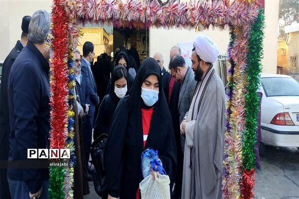 اعزام دانش‌آموزان دختر مدارس منطقه کهریزک به اردوی راهیان نور