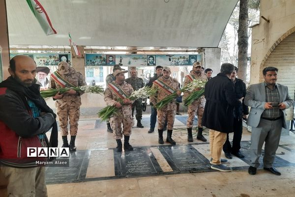 غبارروبی و عطر افشانی گلزار شهدای امامزاده عمادالدین (ع) در شهرستان رباط‌کریم