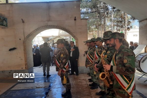 غبارروبی و عطر افشانی گلزار شهدای امامزاده عمادالدین (ع) در شهرستان رباط‌کریم