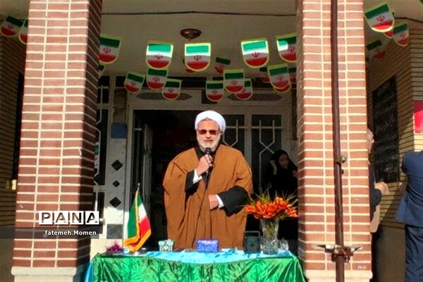 آیین جشن سالگرد پیروزی انقلاب اسلامی در دبیرستان حضرت خدیجه(س) جعفرآباد