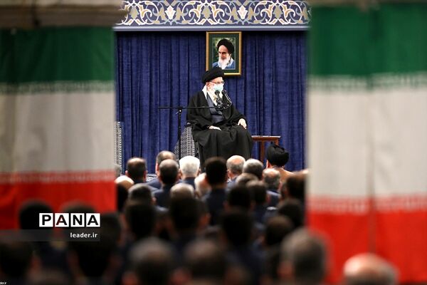 دیدار جمعی از فرماندهان نیروی هوایی و پدافند هوایی ارتش با رهبر انقلاب