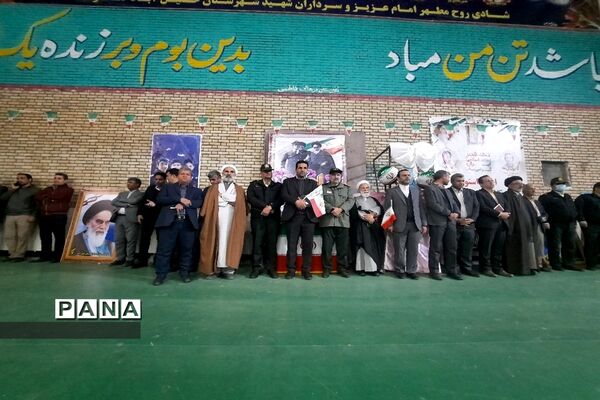 برگزاری جشن انقلاب دانش‌آموزان آموزشگاه رئیس‌زاده