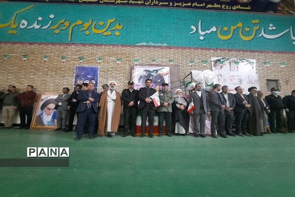 برگزاری جشن انقلاب دانش‌آموزان آموزشگاه رئیس‌زاده