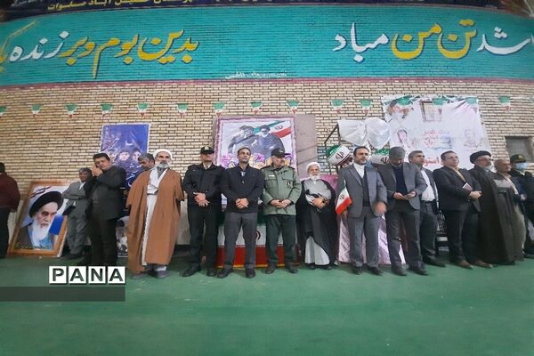 برگزاری جشن انقلاب دانش‌آموزان آموزشگاه رئیس‌زاده