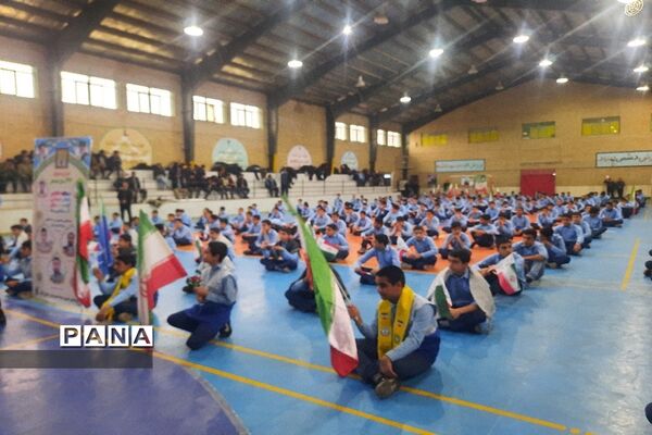 برگزاری جشن انقلاب دانش‌آموزان آموزشگاه رئیس‌زاده