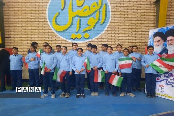 برگزاری جشن انقلاب دانش‌آموزان آموزشگاه رئیس‌زاده