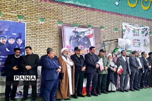 برگزاری جشن انقلاب دانش‌آموزان آموزشگاه رئیس‌زاده