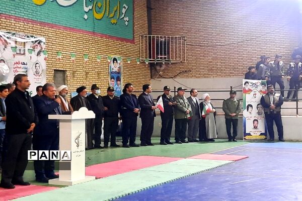 برگزاری جشن انقلاب دانش‌آموزان آموزشگاه رئیس‌زاده