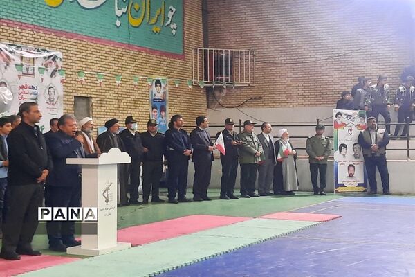 برگزاری جشن انقلاب دانش‌آموزان آموزشگاه رئیس‌زاده