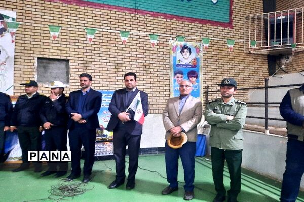 برگزاری جشن انقلاب دانش‌آموزان آموزشگاه رئیس‌زاده