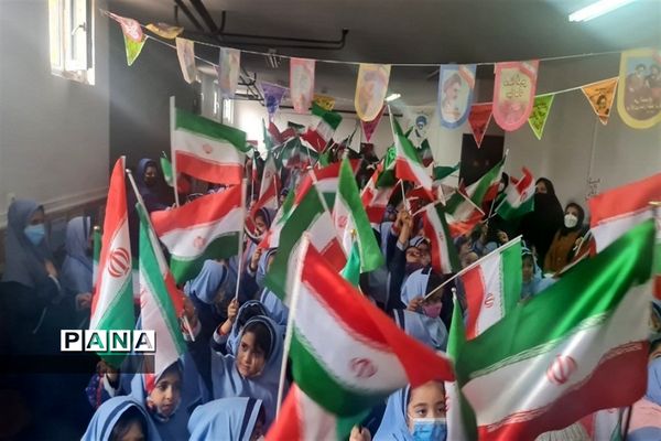 مراسم ادای احترام به پرچم مقدس در مدارس شهرستان طالقان