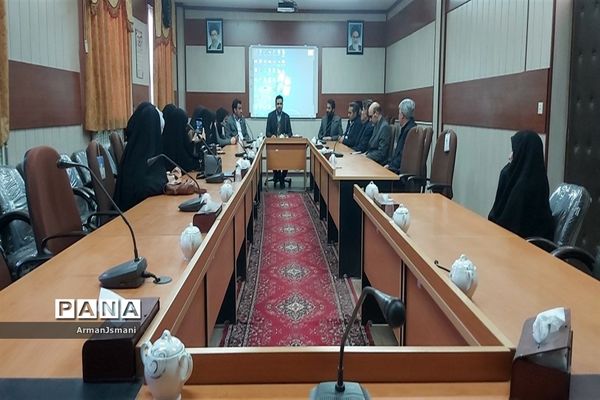 دیدار عوامل اجرایی نشریه امور جوانان خلیل آباد با مادر شهیدان رمضانی