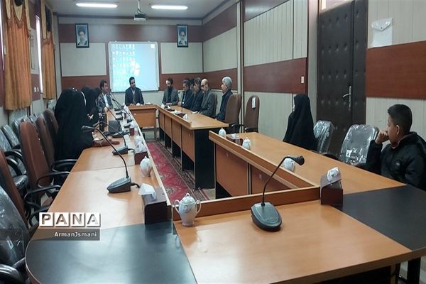 دیدار عوامل اجرایی نشریه امور جوانان خلیل آباد با مادر شهیدان رمضانی