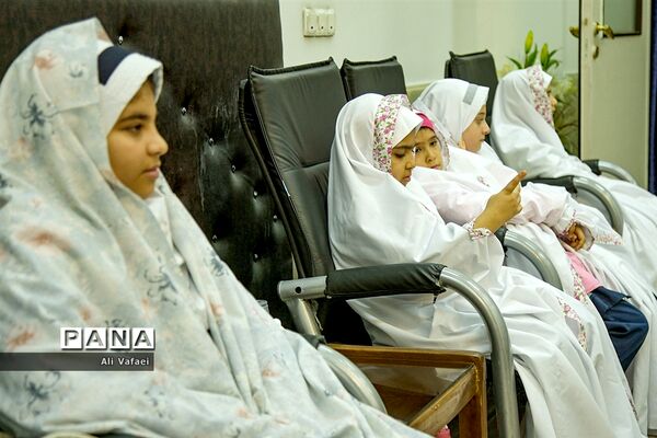 جشن تکلیف دانش‌آموزان مدرسه شهدای مرصاد قم در حرم حضرت معصومه(س)