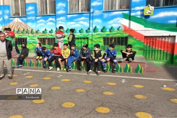 مسابقات جام بهمن در دبستان پانزده خرداد منطقه ۱۳