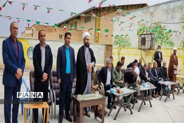 بدرقه دانش‌آموزان دختر شهرستان امیدیه به اردوی راهیان نور