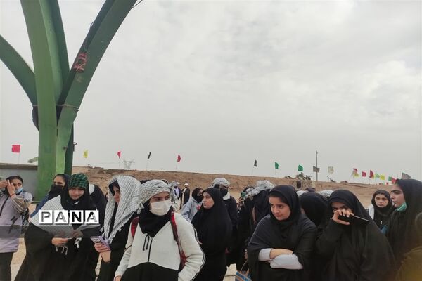 بدرقه دانش‌آموزان دختر شهرستان امیدیه به اردوی راهیان نور
