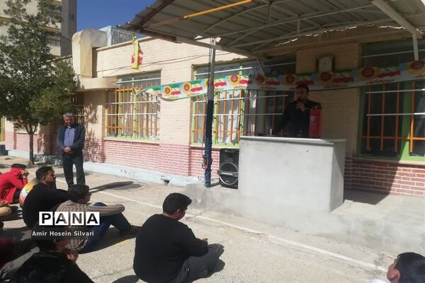 برگزاری دوره آموزشی آتش نشانی در مدارس جهرم